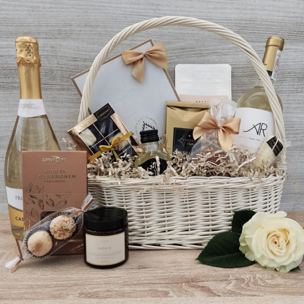 Kosz prezentowy na rocznicę ślubu