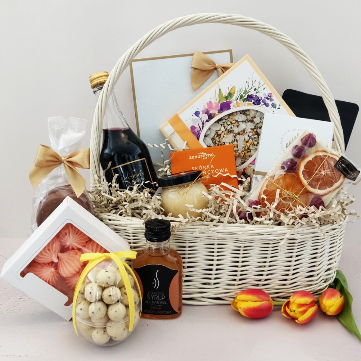 Wielkanocny kosz prezentowy