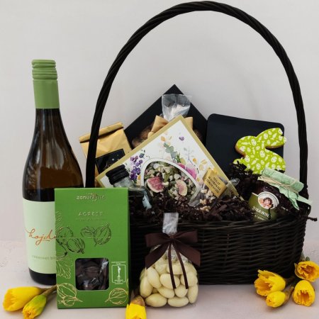 Kosz upominkowy na Wielkanoc