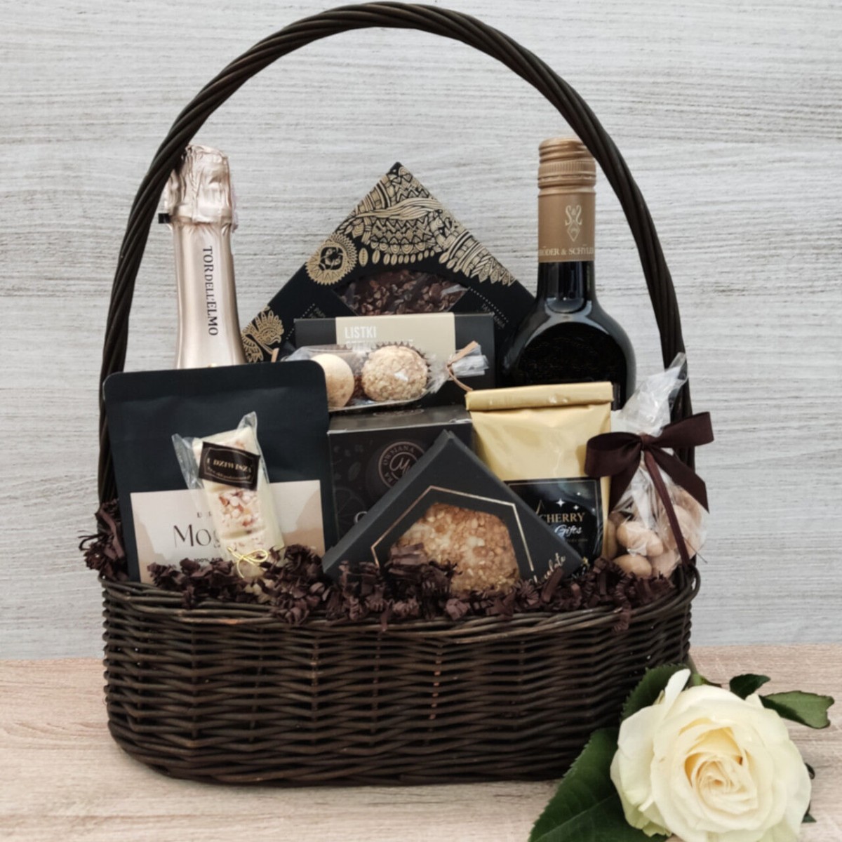 Włosko-francuski akcent w eleganckim koszu prezentowym - obrazek 2