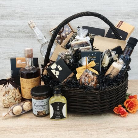 Ekskluzywny kosz prezentowy ze specjałami