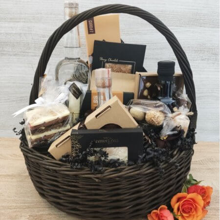 Ekskluzywny kosz prezentowy ze specjałami